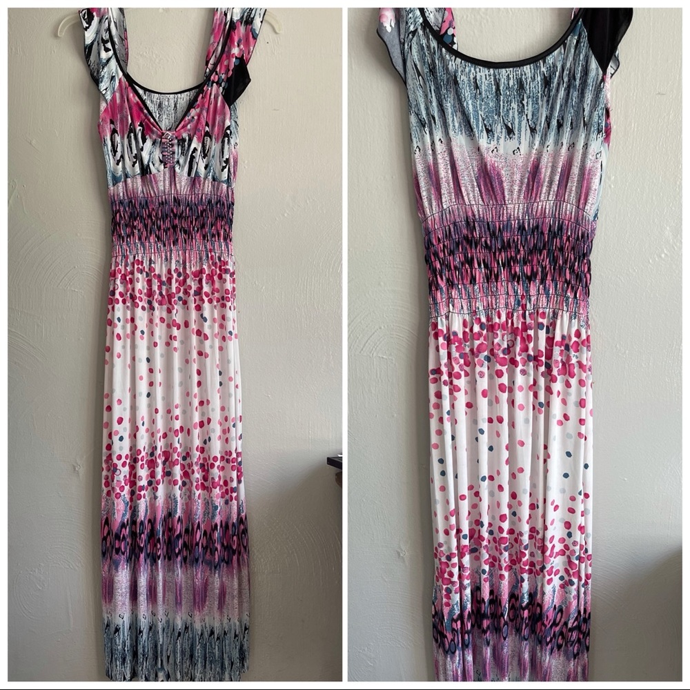 Stretchy flowy dress. Believe it’s one size